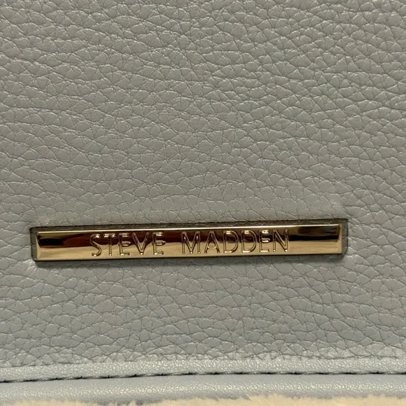 NWT Steve Madden BWEBBER-EL Light Blue Soft Faux Leather Tote w/Adjustable Strap - Picture 3 of 15